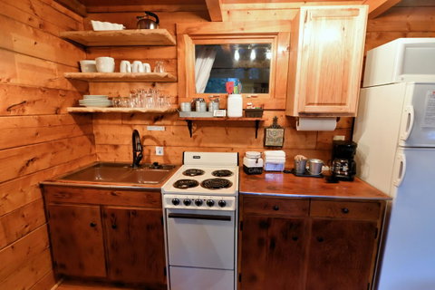 Glacier Cabin - Click Find 2