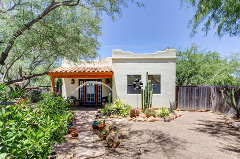 Private Southwestern Style Casita - Click Find 7