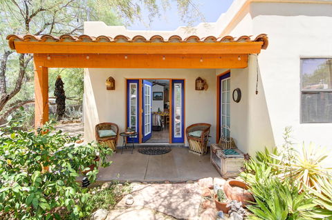Private Southwestern Style Casita - Click Find 25