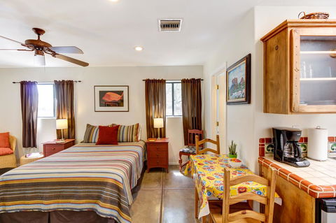 Private Southwestern Style Casita - Click Find 9