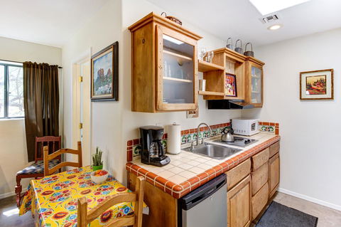 Private Southwestern Style Casita - Click Find 10