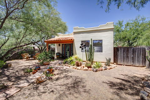 Private Southwestern Style Casita - Click Find 22