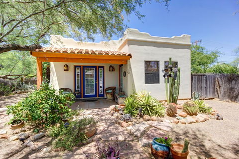 Private Southwestern Style Casita - Click Find 21
