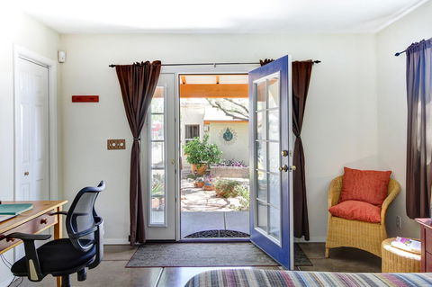 Private Southwestern Style Casita - Click Find 14