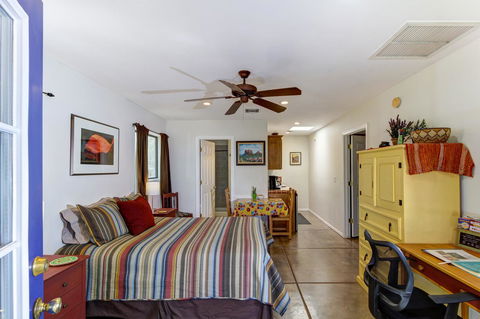 Private Southwestern Style Casita - Click Find 4