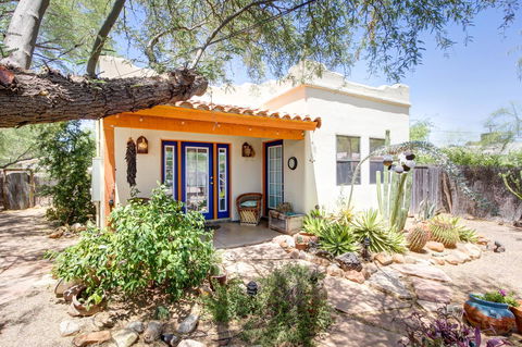 Private Southwestern Style Casita - Click Find 0