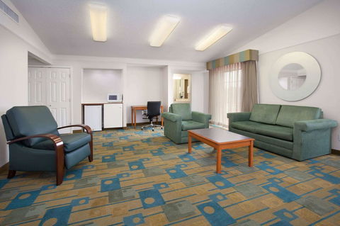 La Quinta Inn By Wyndham Denver Central - Click Find 7