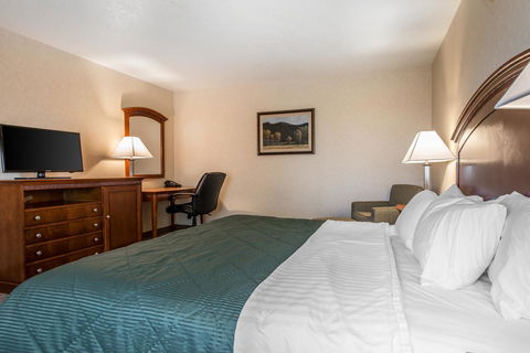 Baymont By Wyndham Fort Morgan - Click Find 25